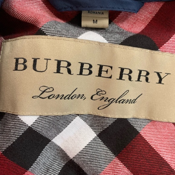 Women’s Authentic Burberry West Bridge Diamond Quilted Navy Jacket. - Picture 4 of 9